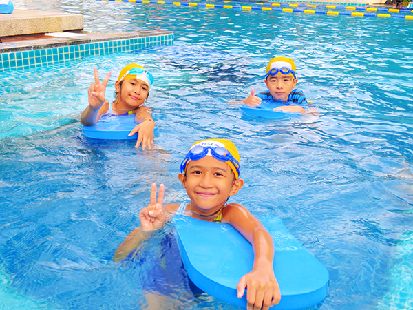 swim-lessons-children-2_920x550