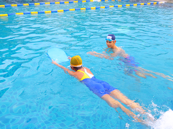 baby-swimming class